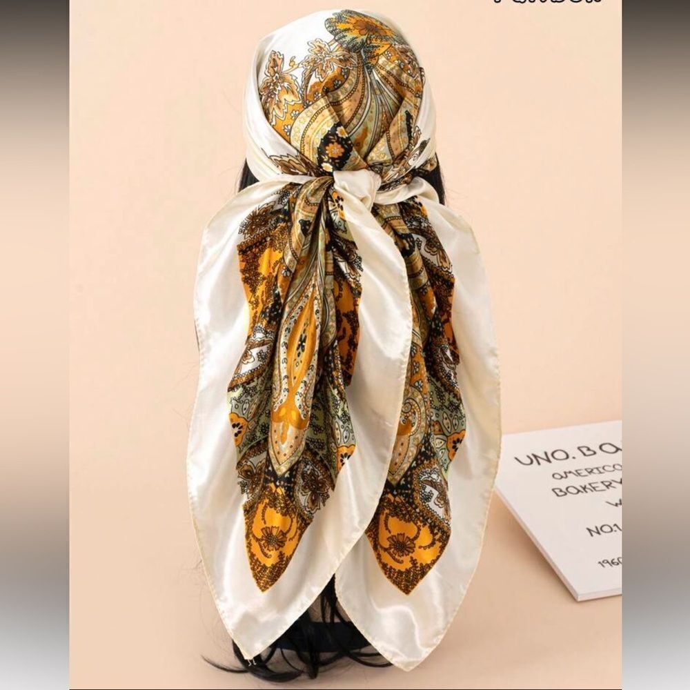 White and Gold Scarf S46